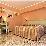 Hotel Firenze 3*