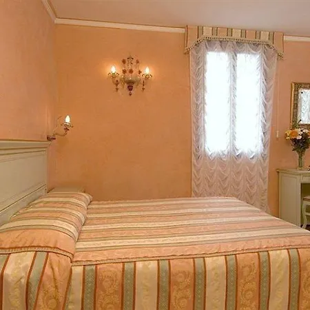 Hotell Firenze 3*